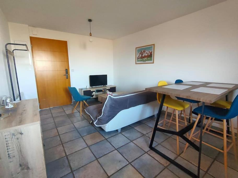 T3 Au Pied Des Pyrenees Appartement Pointis-de-Riviere Buitenkant foto